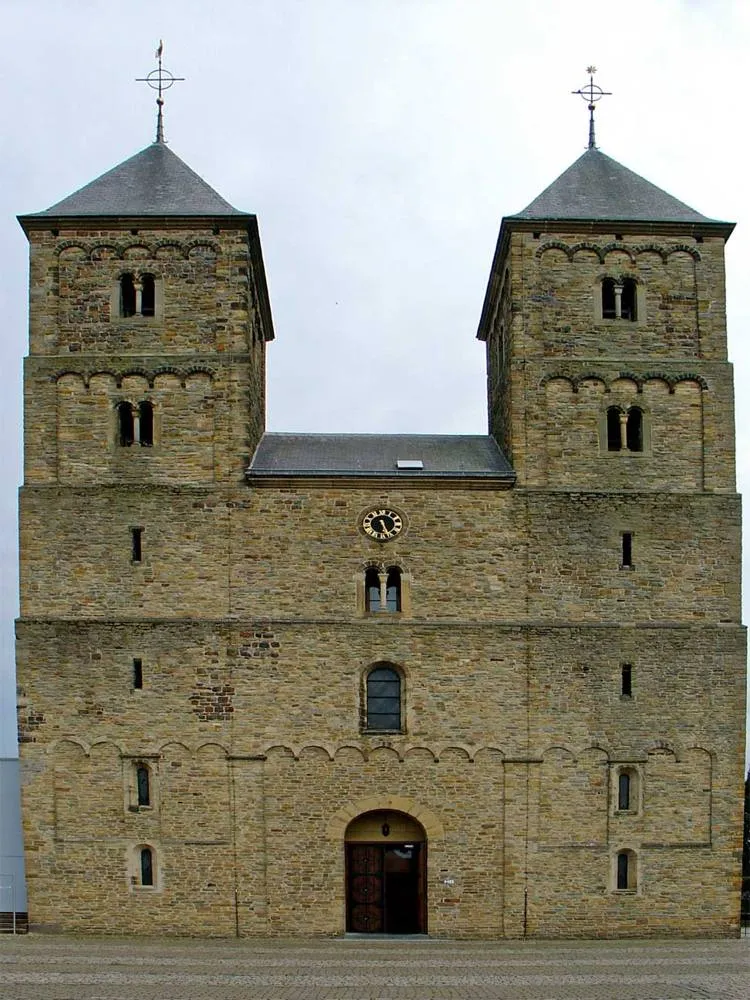 Susteren: Sint Amelbergakerk Susteren